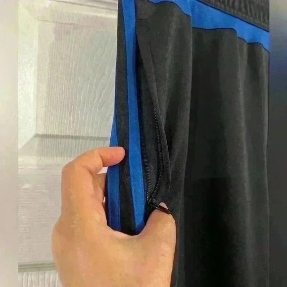 Adidas sweatpants size Medium - Picture 5 of 10